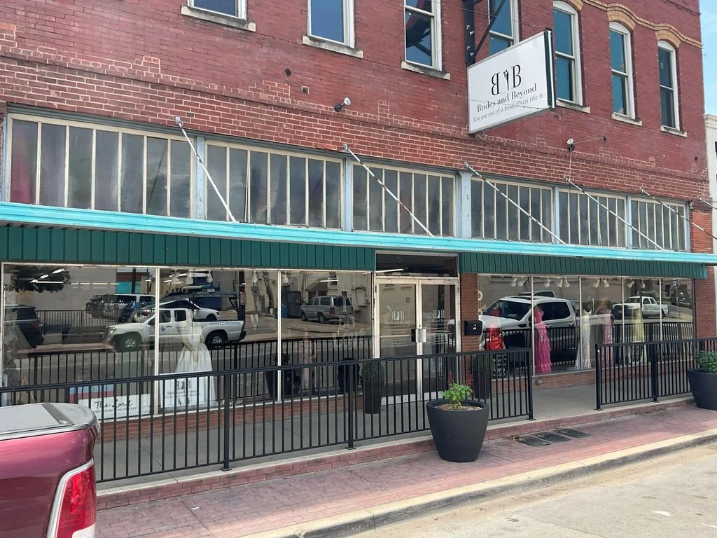 110 E Chambers Street 112, Cleburne