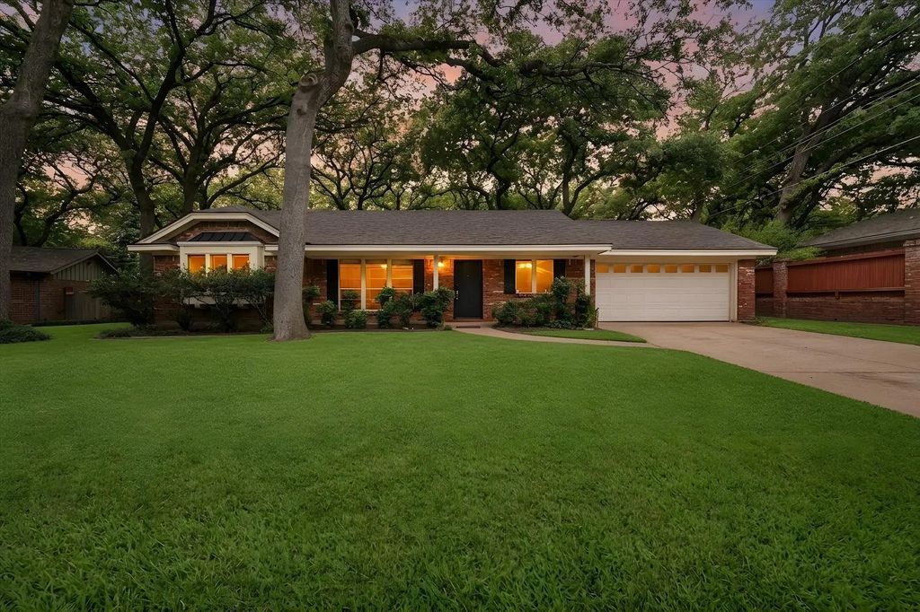 3008 Woodford Drive, Arlington