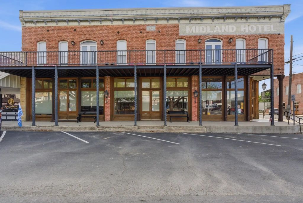 103 S Pecan Street, Hico