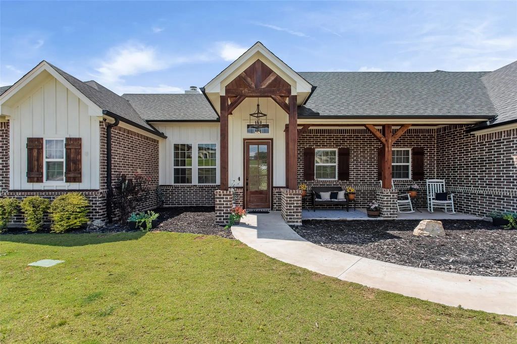 1064 Eagles Bluff Drive, Weatherford