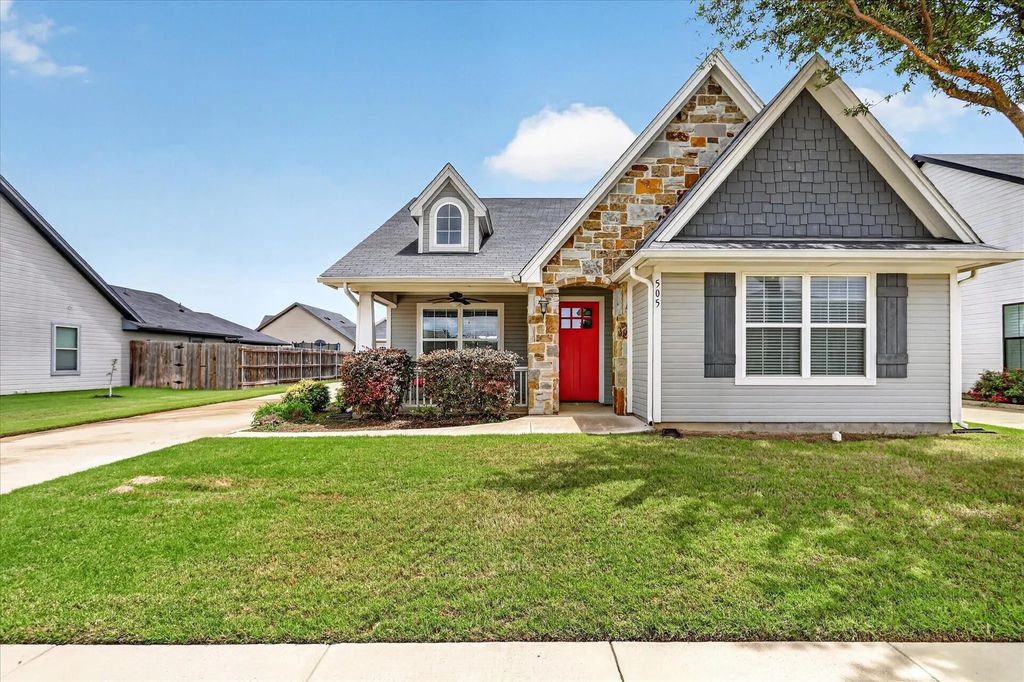 505 Heritage Trail, Burleson