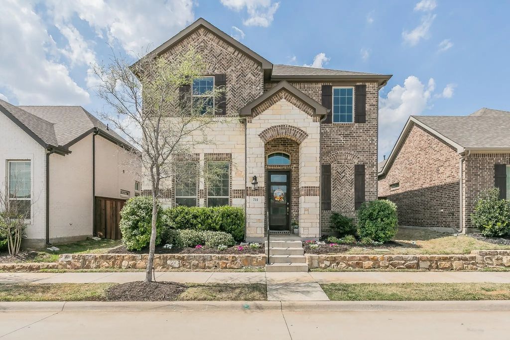 711 Artesian Drive, Argyle
