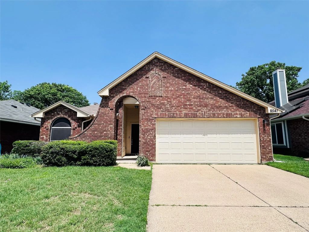 8541 Mystic Trail, Fort Worth