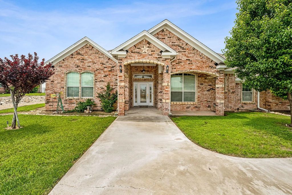 651 Comanche Lake Road, Comanche