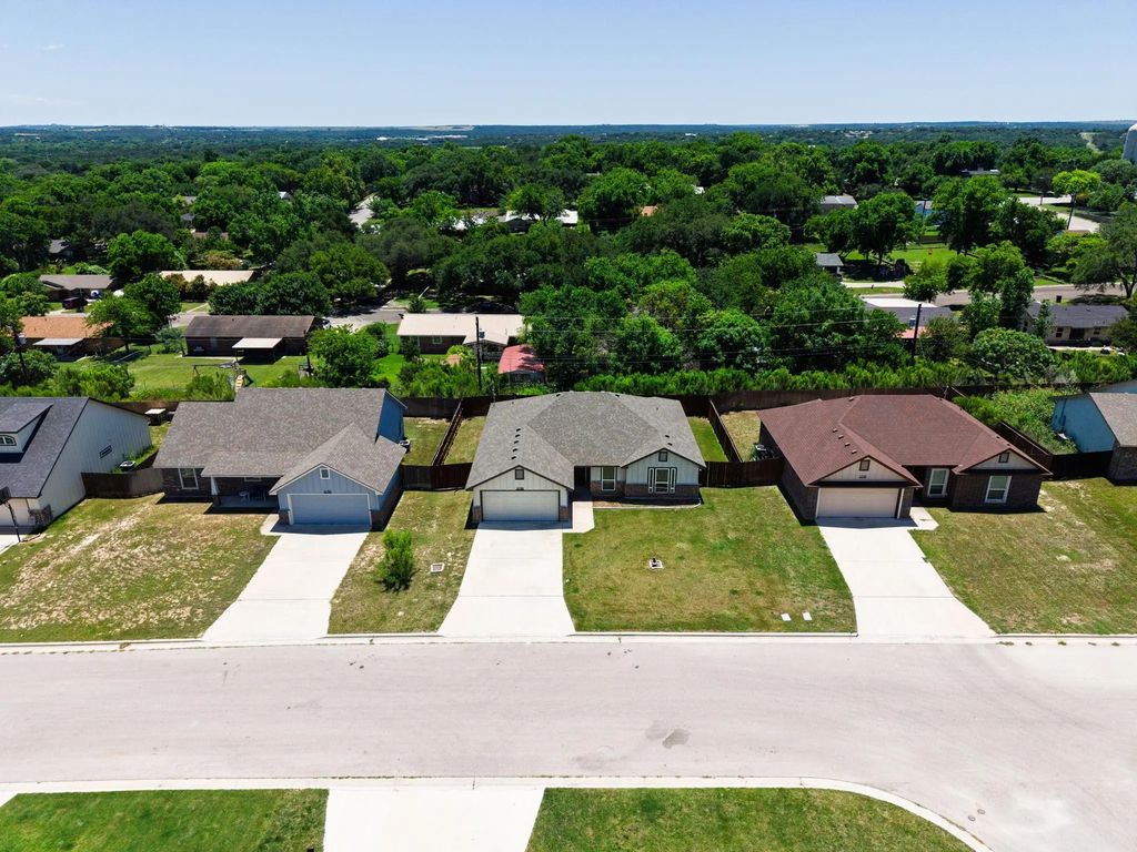 1124 Limestone Drive, Lampasas