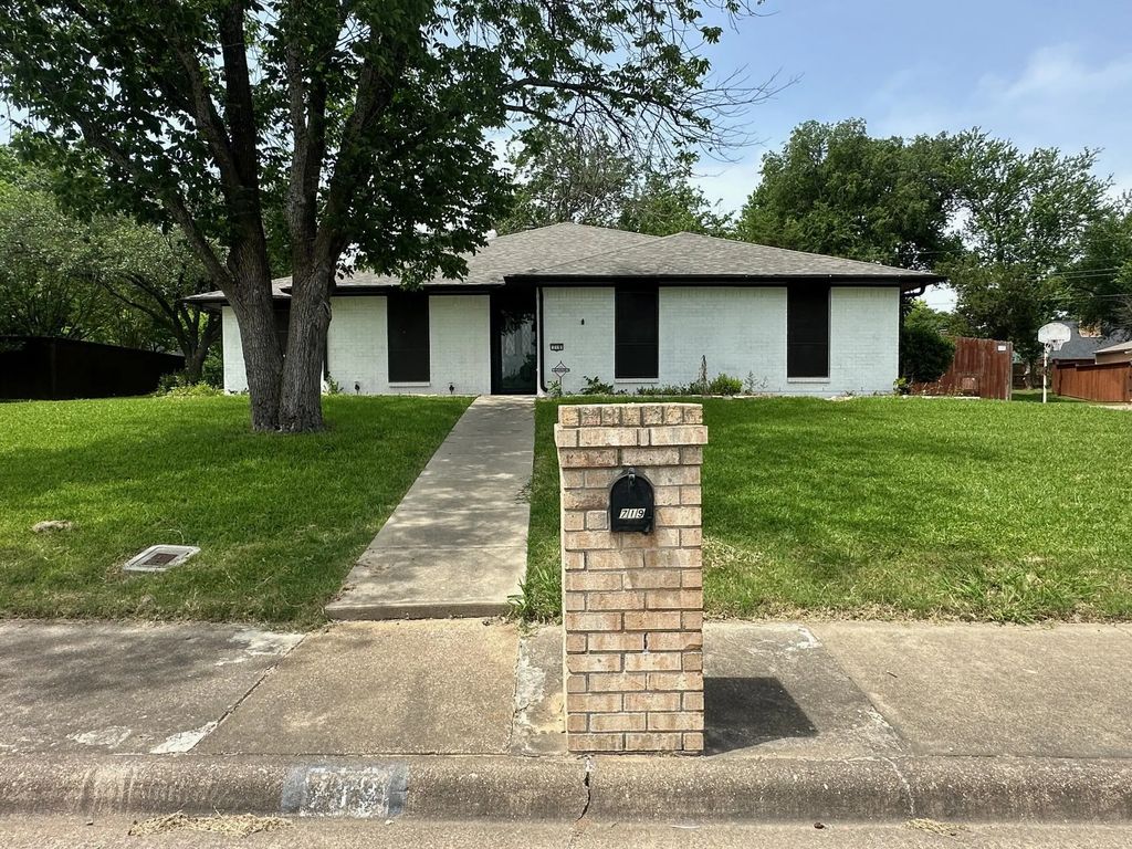 719 Athenia Way, Duncanville