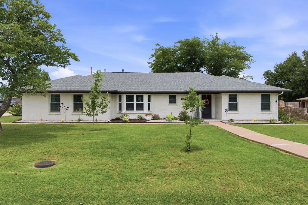125 Villa Park Drive, Highland Village