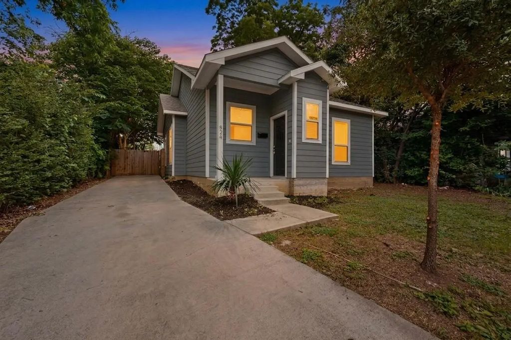 824 E Maddox Avenue, Fort Worth