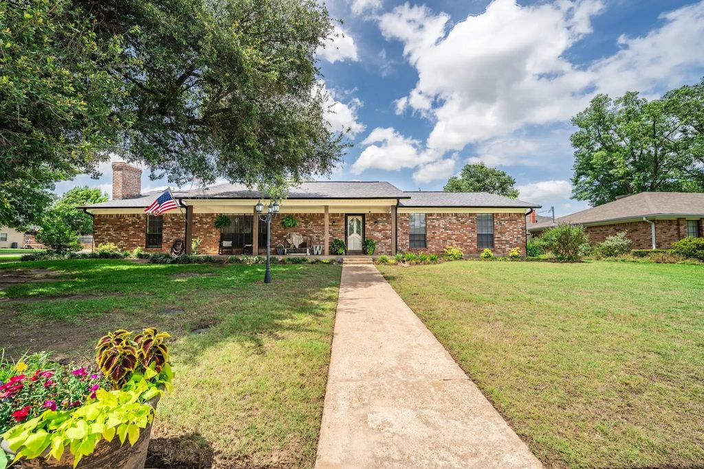 501 Junell Street, Sulphur Springs
