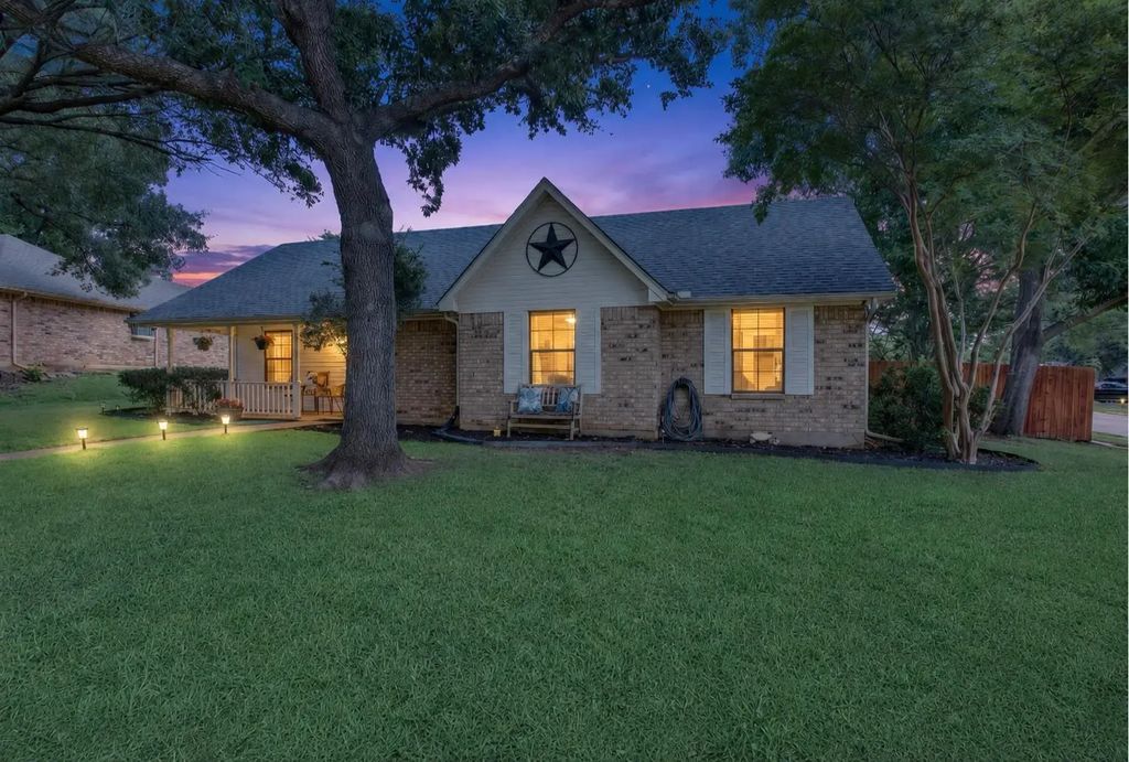 1405 Casa Linda Street, Ennis