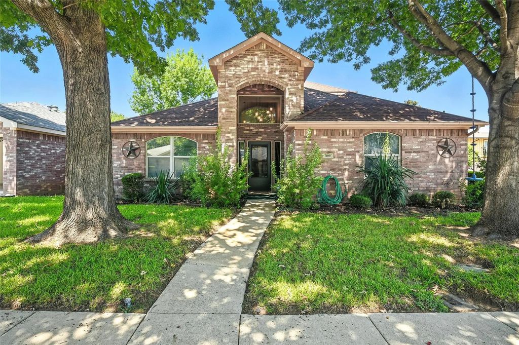 309 Familia Court, Irving