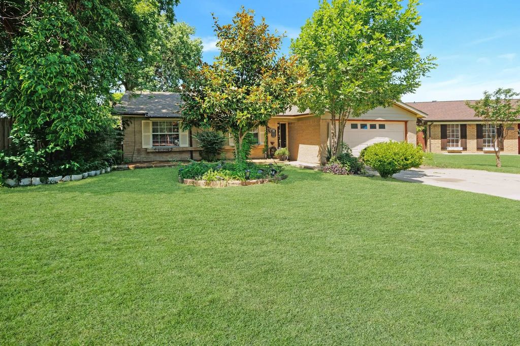 509 E Phillips Court, Grand Prairie