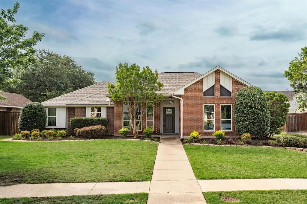 1902 Lansdown Drive, Carrollton