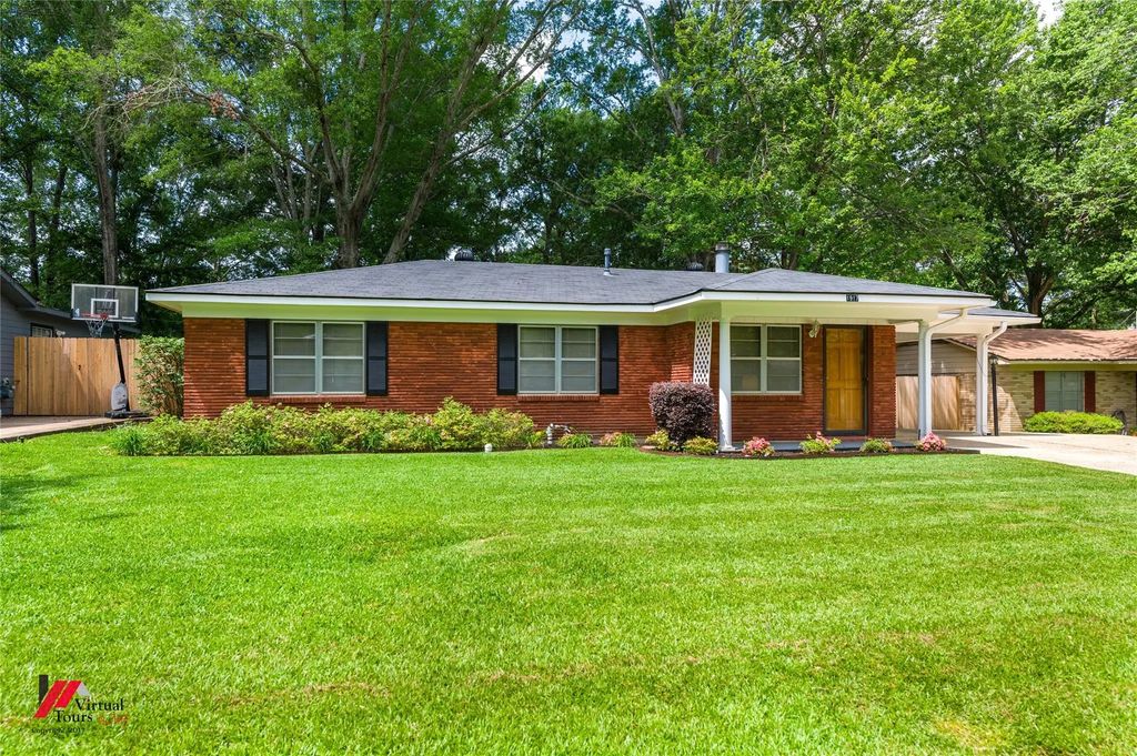 1917 Hollyhock Drive, Shreveport