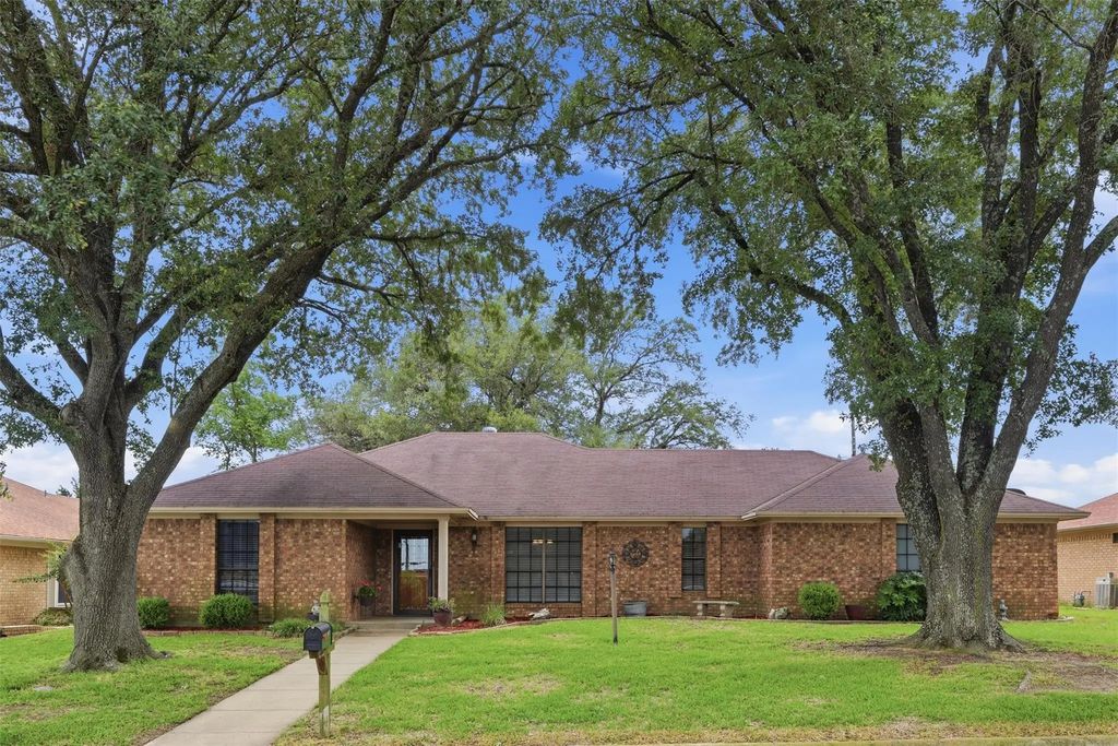 121 Hollie Circle, Sulphur Springs