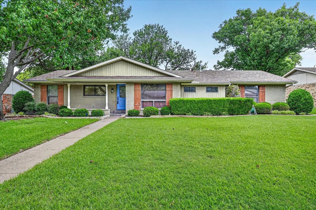 3827 Clubway Lane, Farmers Branch