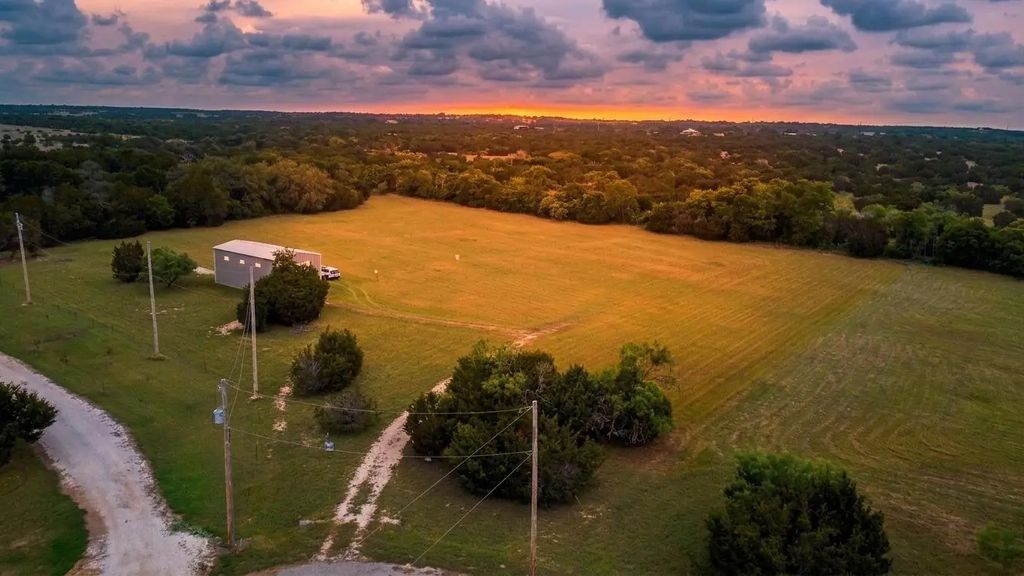 339 Private Road 2658, Walnut Springs