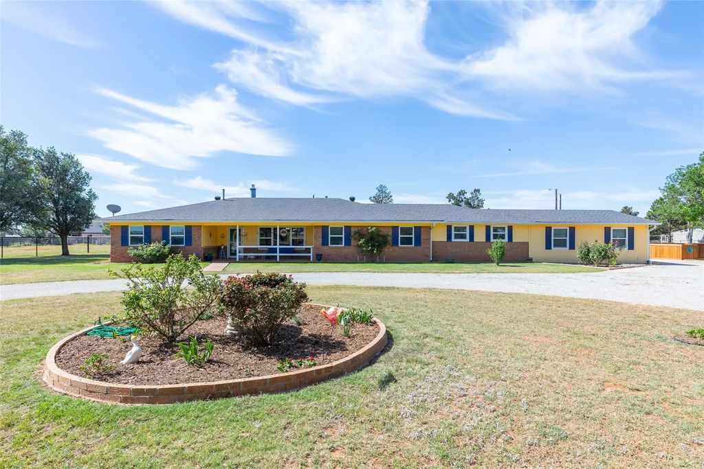 317 Country Place S, Abilene