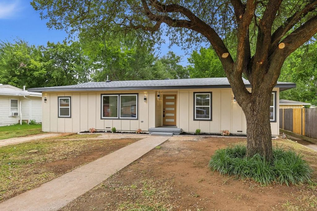 711 Drummond Drive, Arlington