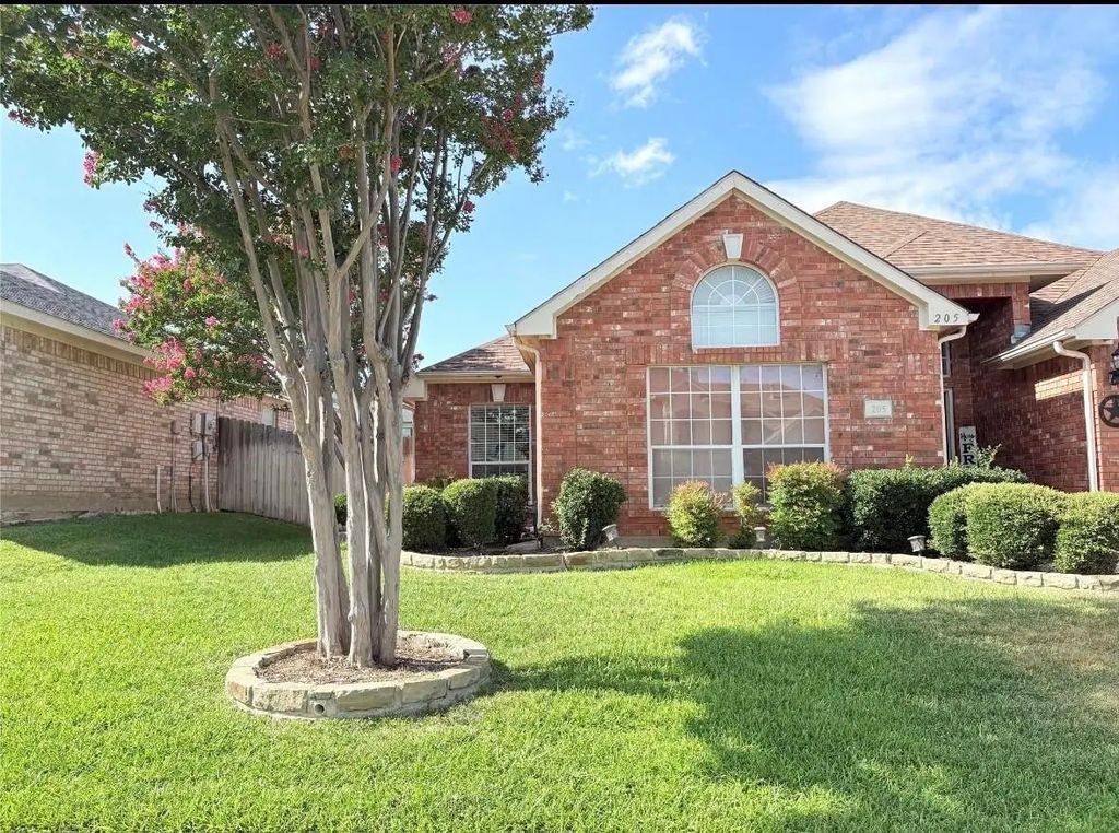 205 Kenosha Lane, Arlington