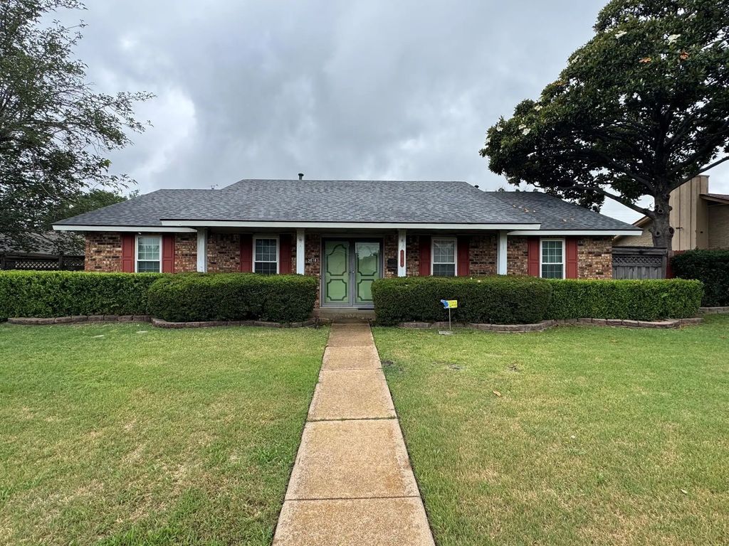 3818 Twin Falls Street, Irving