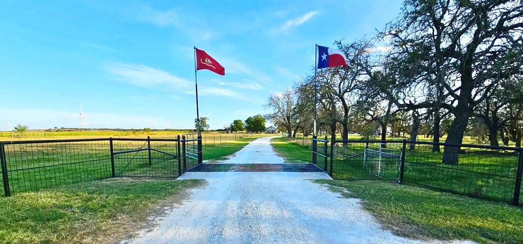130 County Road 265, Comanche