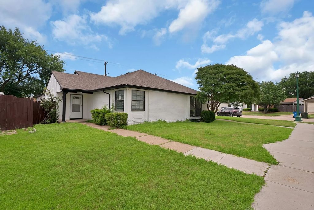 6080 Dooley Drive, The Colony