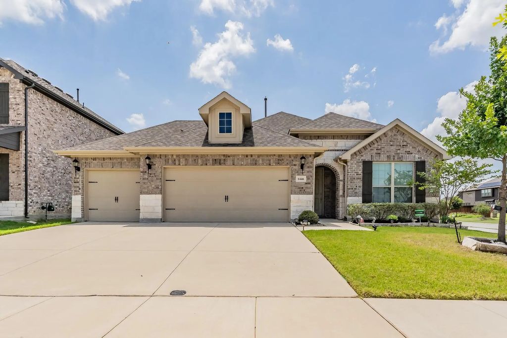 1446 White Water Way, Aubrey