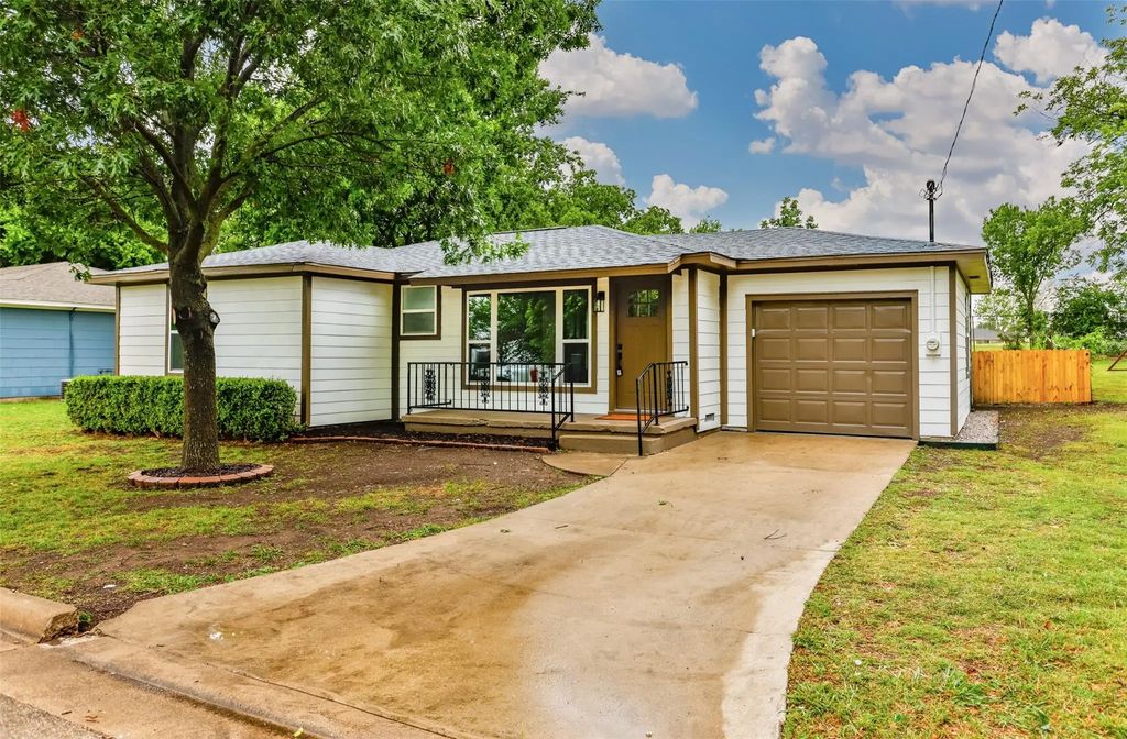 931 N Oak Street, Muenster