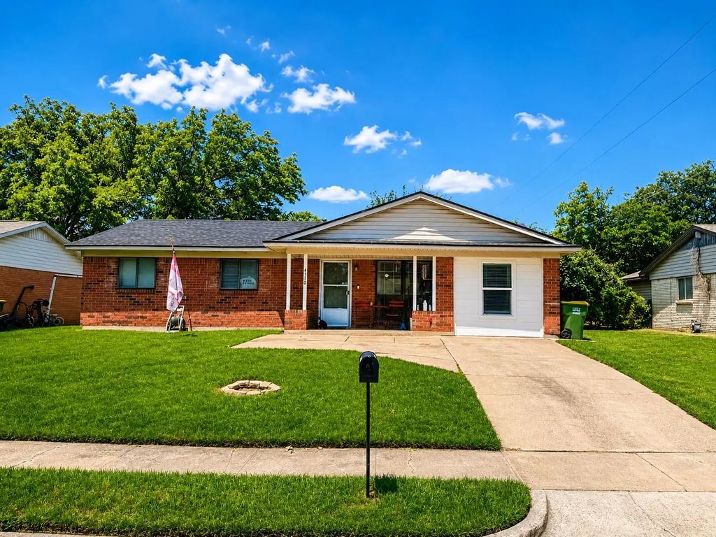 4310 Greenbriar Drive, Bellmead