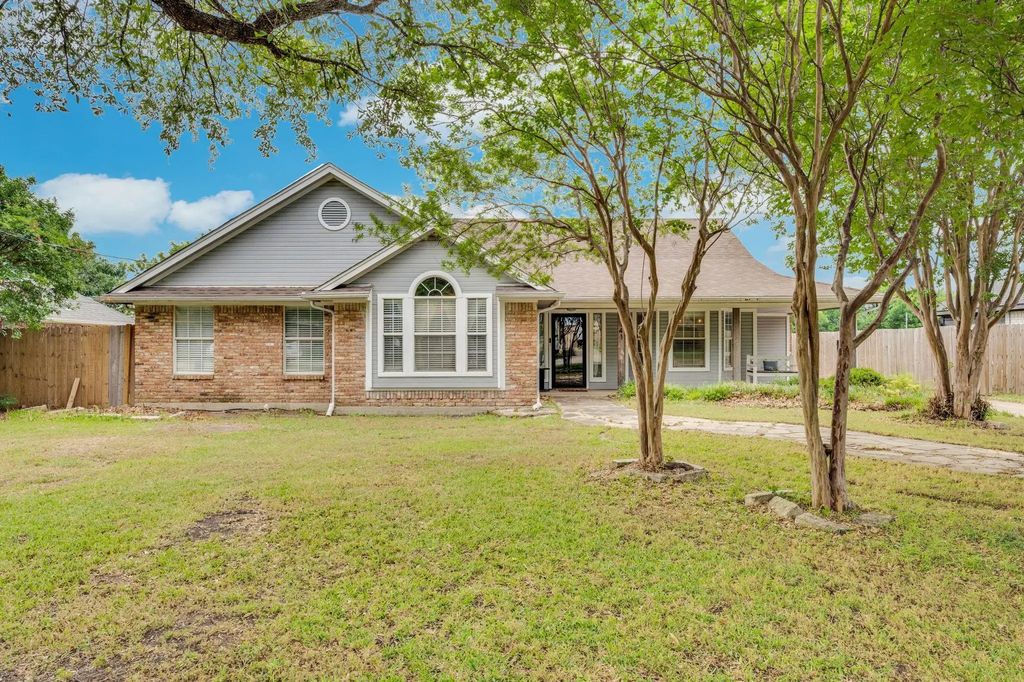 141 Country Drive, Waxahachie