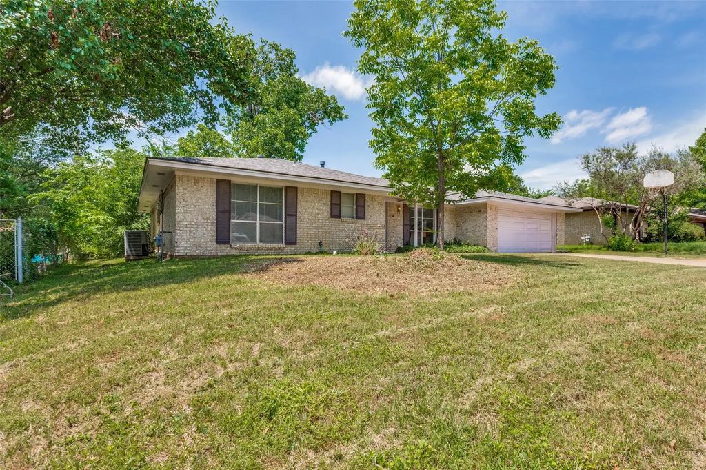 1121 Billie Ruth Lane, Hurst