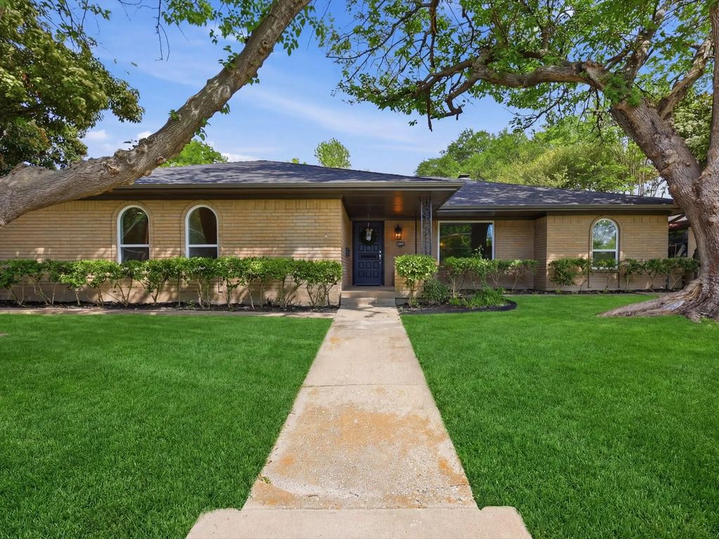 8630 Mediterranean Drive, Dallas