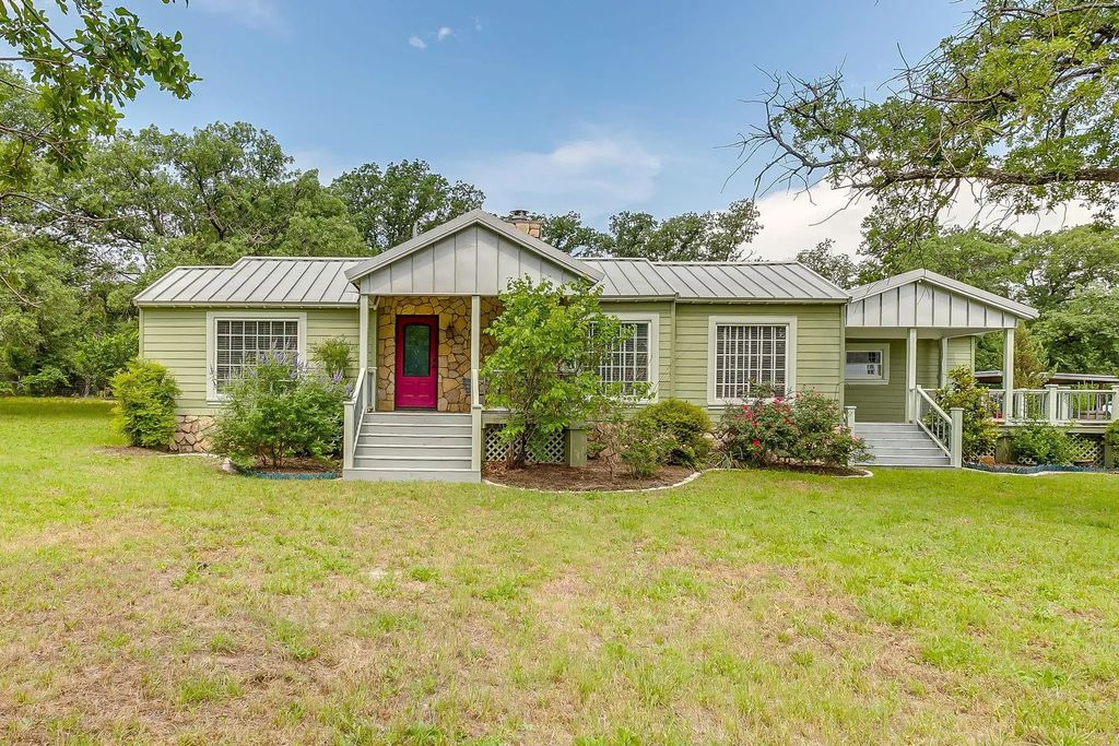 211 Silver Acres Road, Azle
