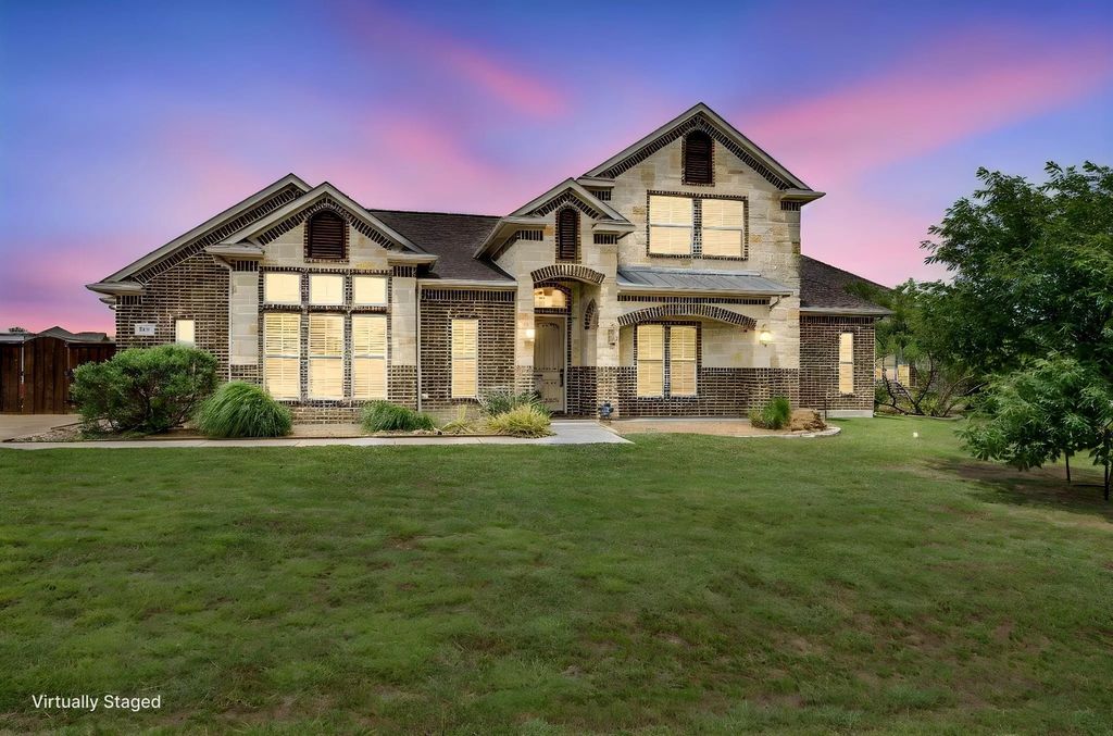 8611 Mattie Lane, Waxahachie