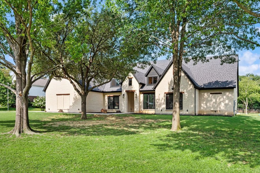 160 S Woodland Trail, Double Oak
