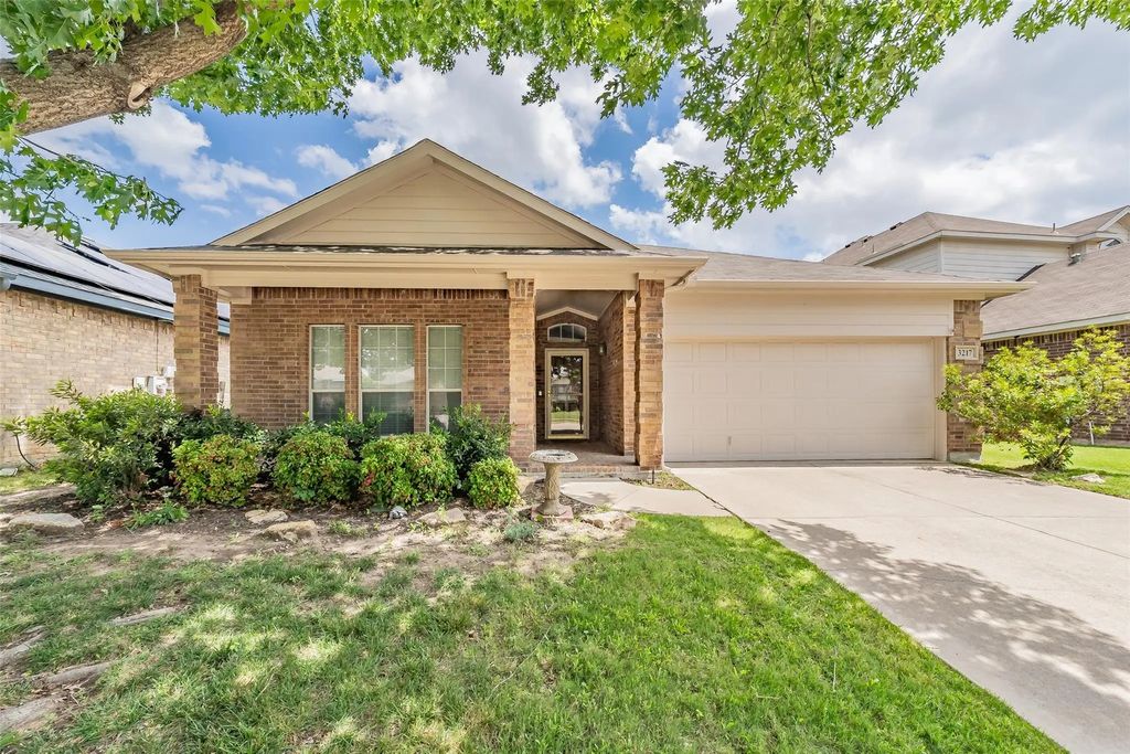 3217 Florian Lane, Fort Worth