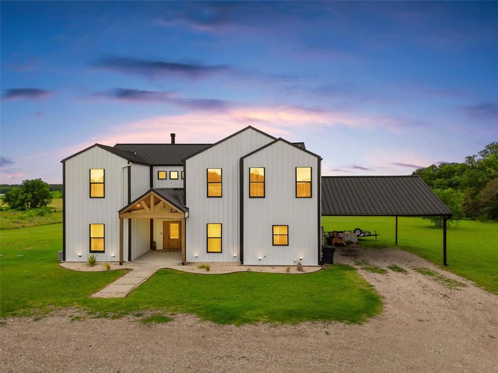 1097 Oak Knoll Lane, Elm Mott