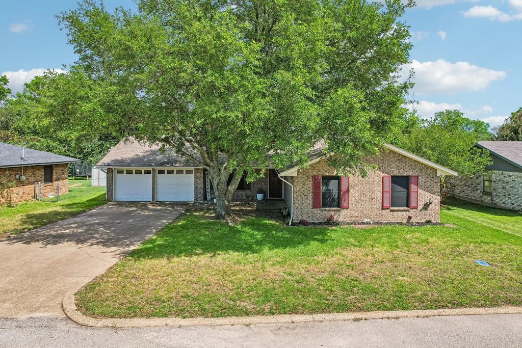 2051 Lisa Circle, Canton