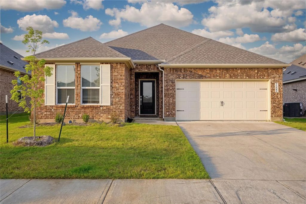 7222 Amber Barn Avenue, Pilot Point
