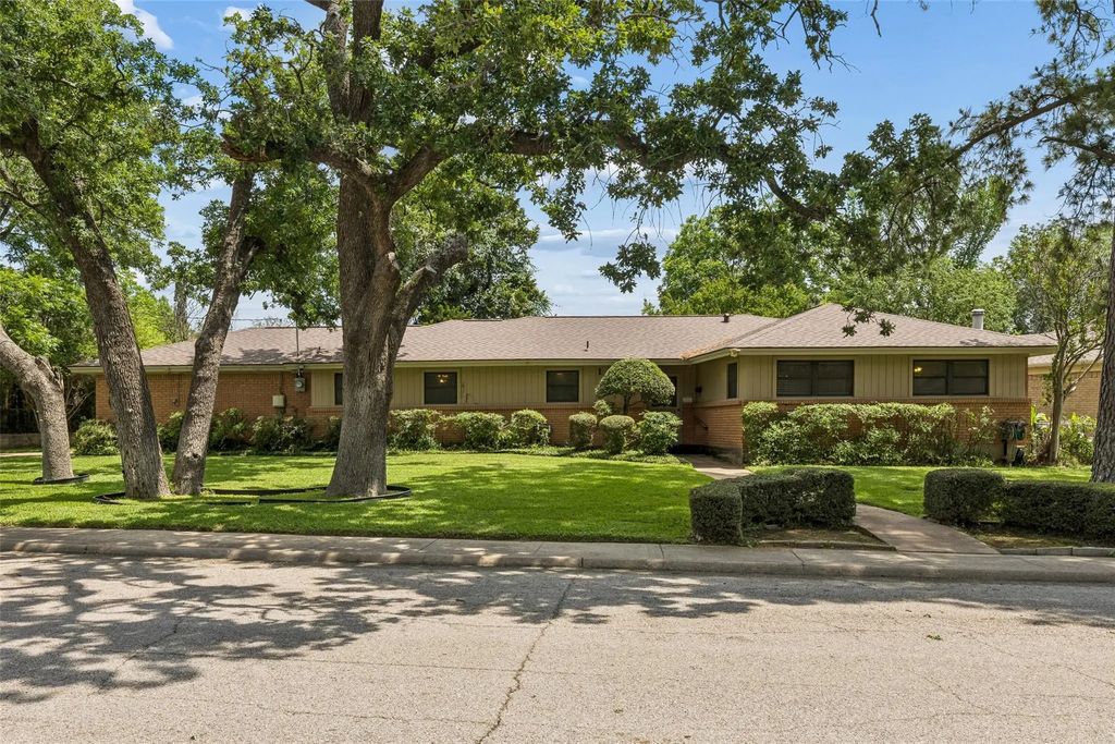 1637 Hendrix Drive, Irving