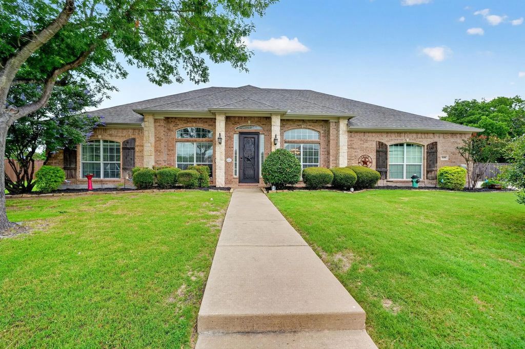 800 Wren Court, Forney