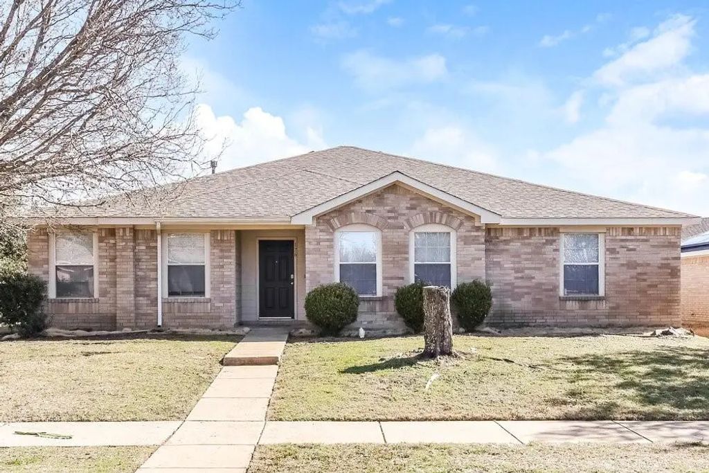 176 Palm Drive, Lancaster