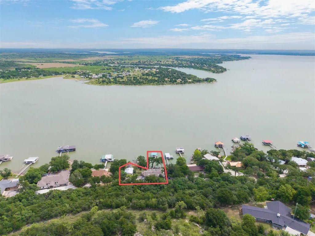 420 Lakeside Drive, Brownwood