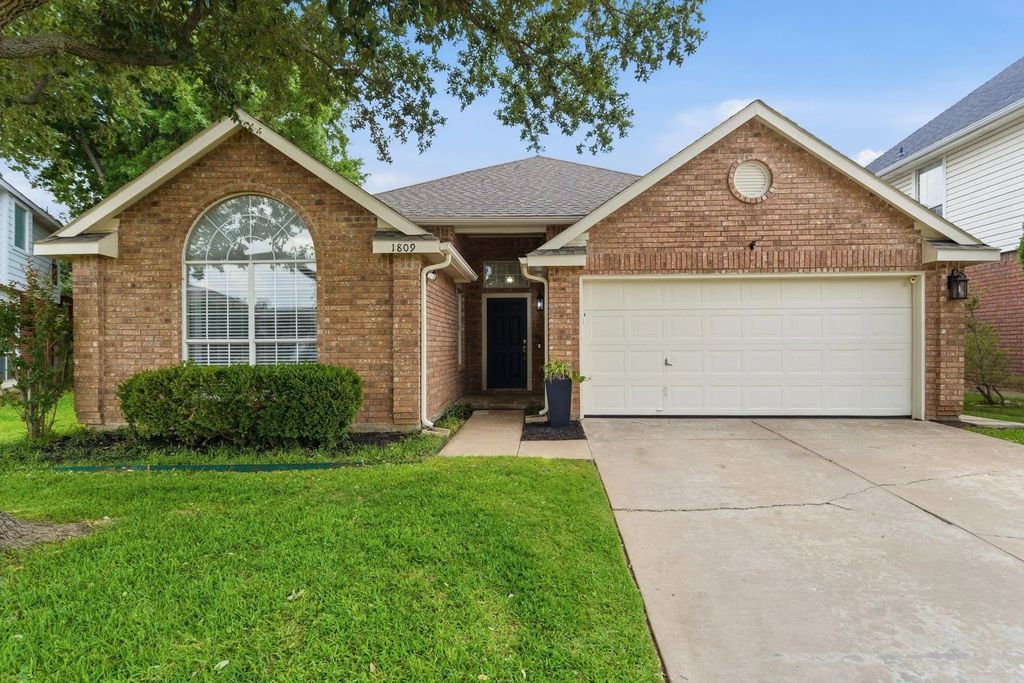 1809 Armstrong Drive, Flower Mound
