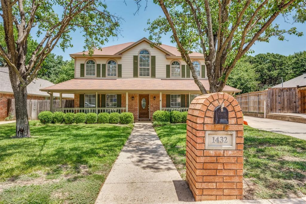 1432 Holley Creek Lane, Mansfield