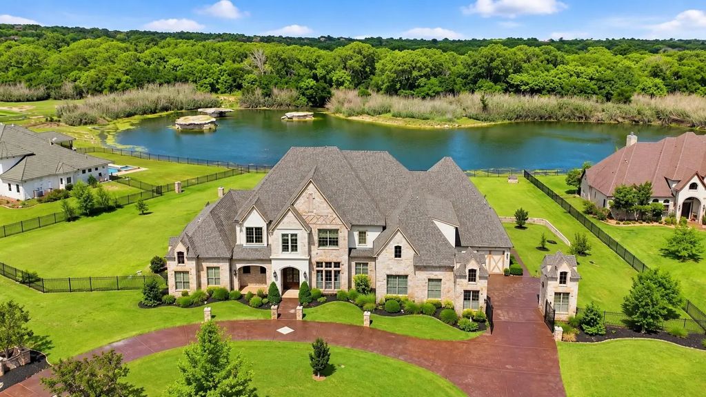 132 The Lakes Drive, Aledo
