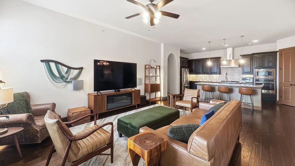 545 Via Amalfi 407, Irving
