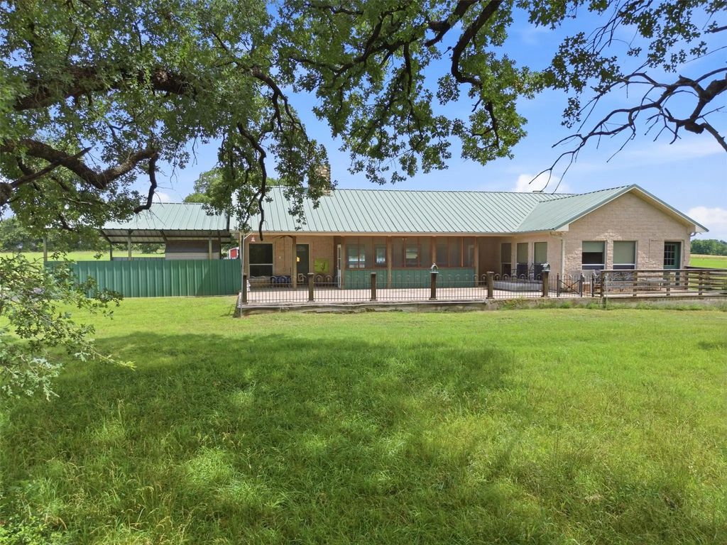 1001 El Rancho Rio, Bridgeport