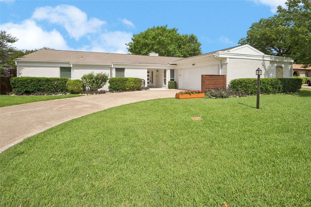 15515 Leavalley Circle, Dallas